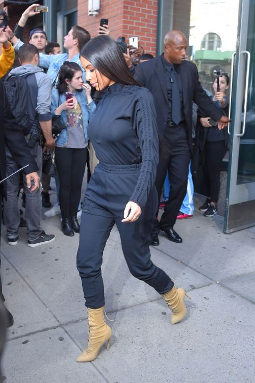 Kim Kardashian Leaves Her Apartment in New York 10