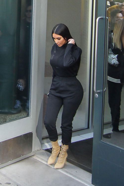 Kim Kardashian Leaves Her Apartment in New York 12