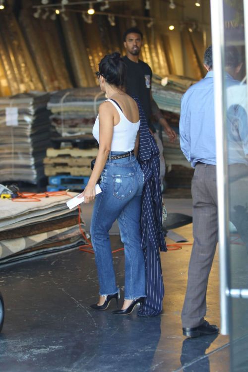 Kourtney Kardashian Out Shopping in West Hollywood 1