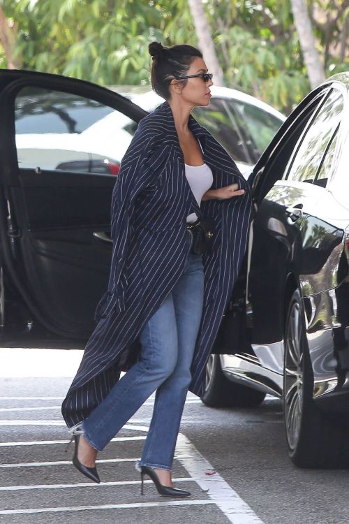 Kourtney Kardashian Out Shopping in West Hollywood 6