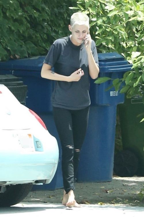 Kristen Stewart Out and About in Los Angeles 3