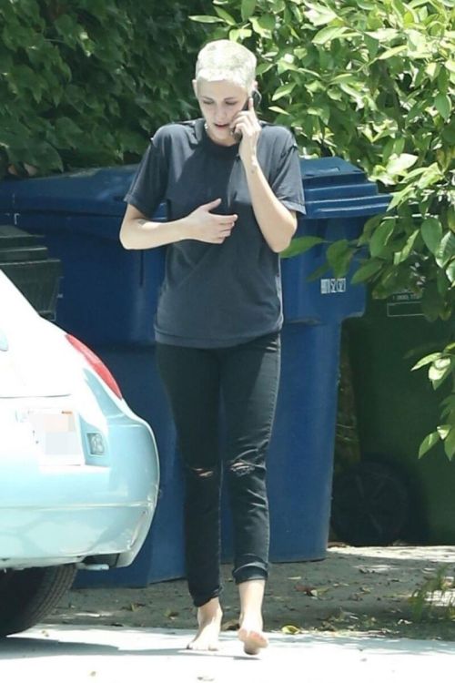 Kristen Stewart Out and About in Los Angeles 4