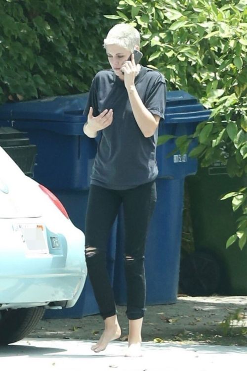 Kristen Stewart Out and About in Los Angeles 5