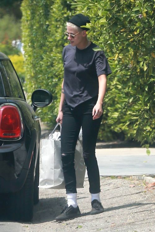 Kristen Stewart Out and About in Los Angeles 8