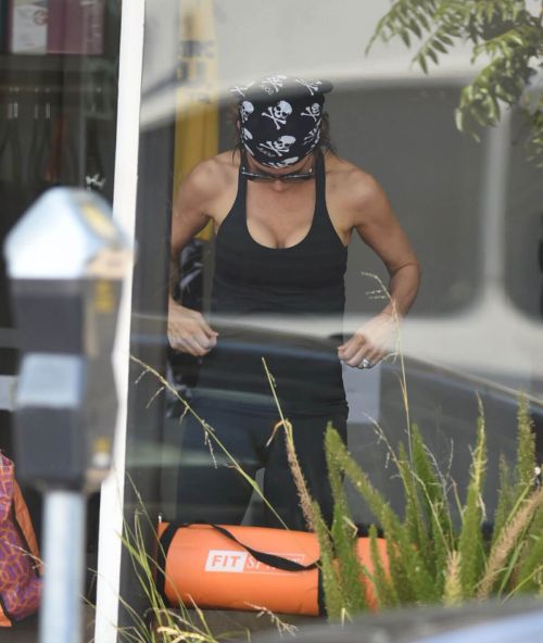 Lisa Rinna Leaves Yoga Class in Los Angeles 2