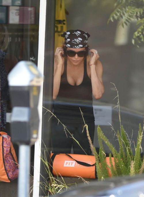 Lisa Rinna Leaves Yoga Class in Los Angeles 4