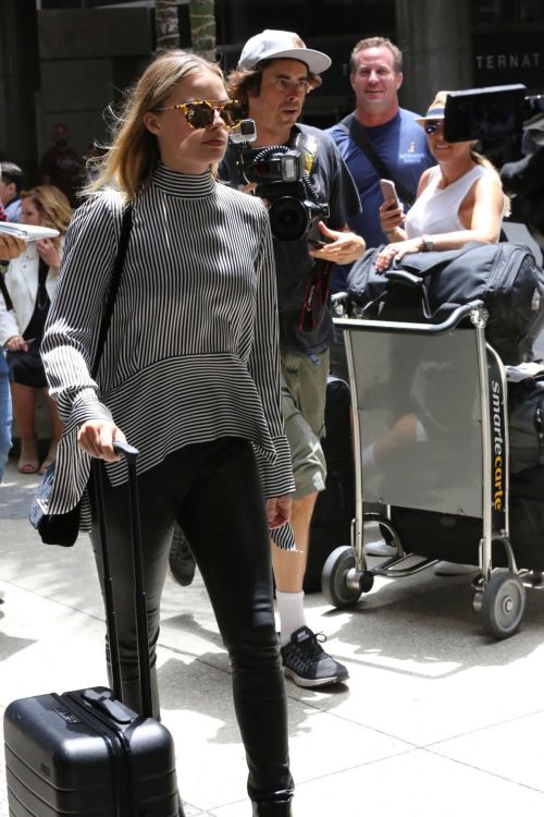 Margot Robbie at LAX Airport in Los Angeles 1