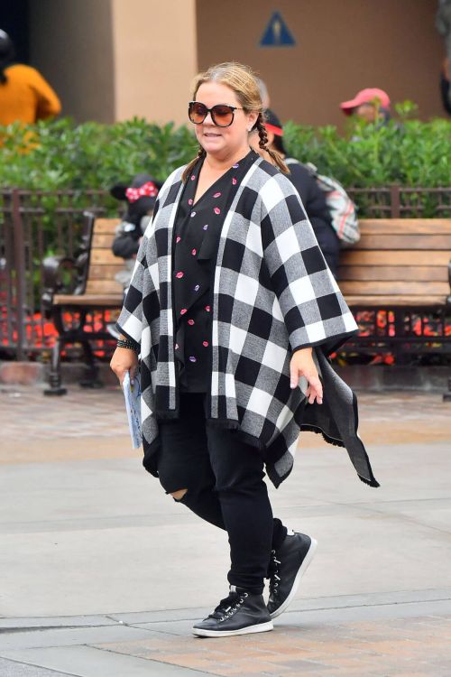 Melissa Mccarthy Out at Disneyland in Anaheim 1