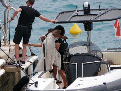 Naomi Campbell Leaves Eden Roc Hotel in Cannes 8