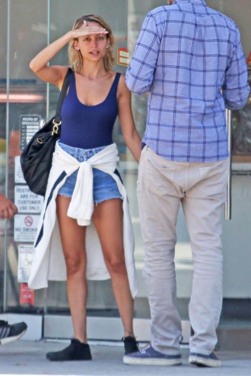 Nicole Richie in Denim Shorts Out in Los Angeles 3