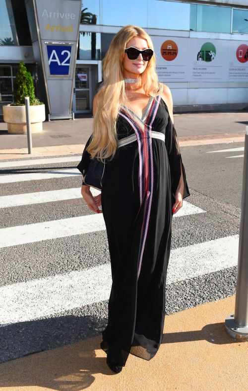 Paris Hilton Arrives in Nice 1