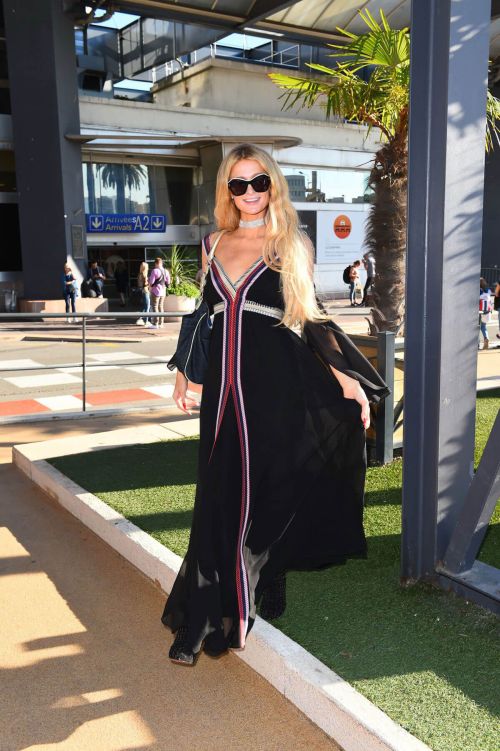 Paris Hilton Arrives in Nice 7