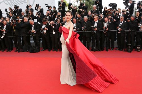 Pregnant Araya A. Hargate at The Meyerowitz Stories Premiere at 70th Annual Cannes Film Festival 1