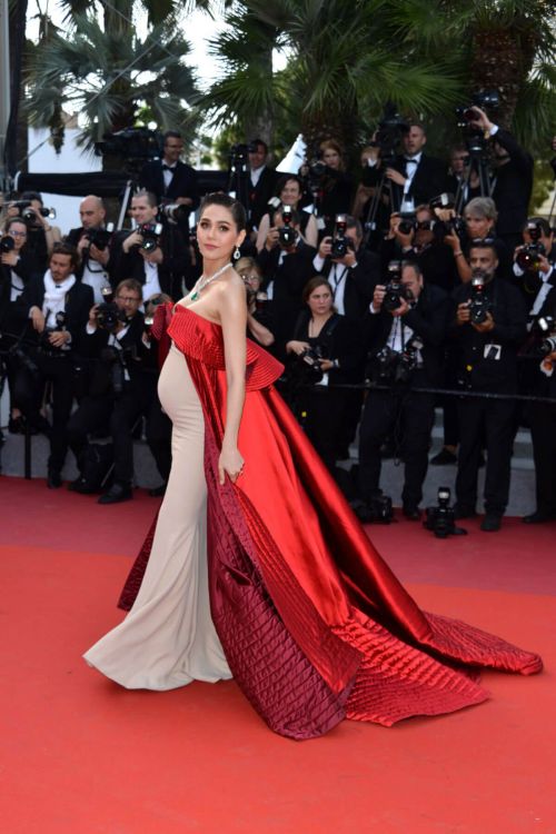 Pregnant Araya A. Hargate at The Meyerowitz Stories Premiere at 70th Annual Cannes Film Festival 10