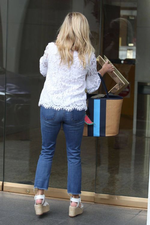 Reese Witherspoon Out and About in Beverly Hills 4