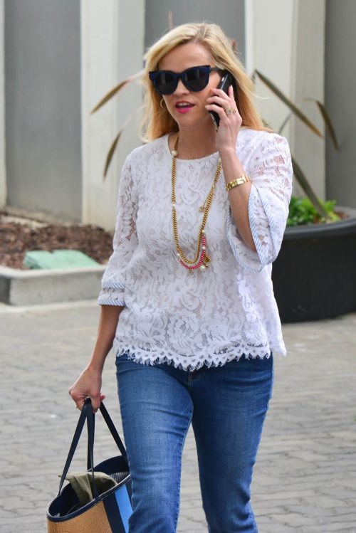Reese Witherspoon Out in Beverly Hills 7