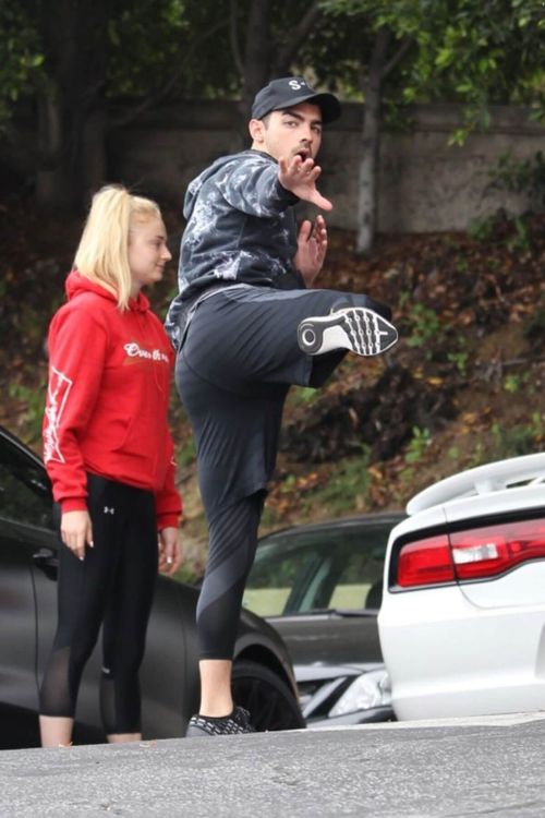 Sophie Turner and Joe Jonas Arrives at a Gym in Los Angeles 1