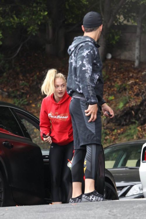 Sophie Turner and Joe Jonas Arrives at a Gym in Los Angeles 6