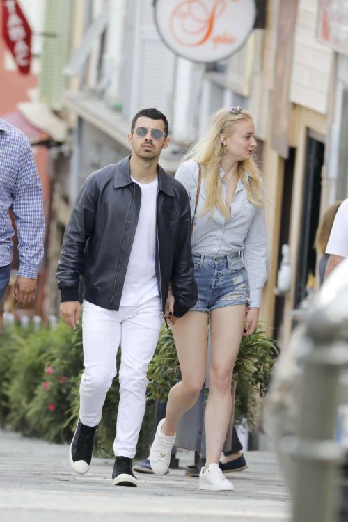 Sophie Turner and Joe Jonas Out in Cannes 10