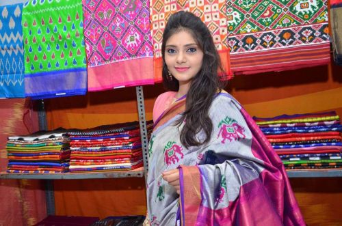 Aishwarya Stills At Pochampally IKAT Mela Inauguration Photos 8