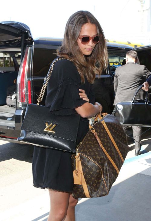 Alicia Vikander at Los Angeles International Airport Photos 4