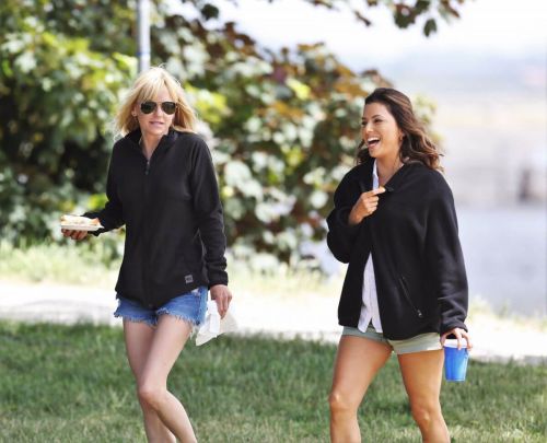 Anna Faris and Eva Longoria Stills on the Set of Oerboard in Vancouver 11