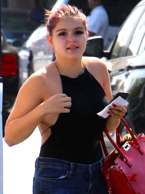 Ariel Winter in a Sleeveless Black Top Stills Out in Beverly Hills 1