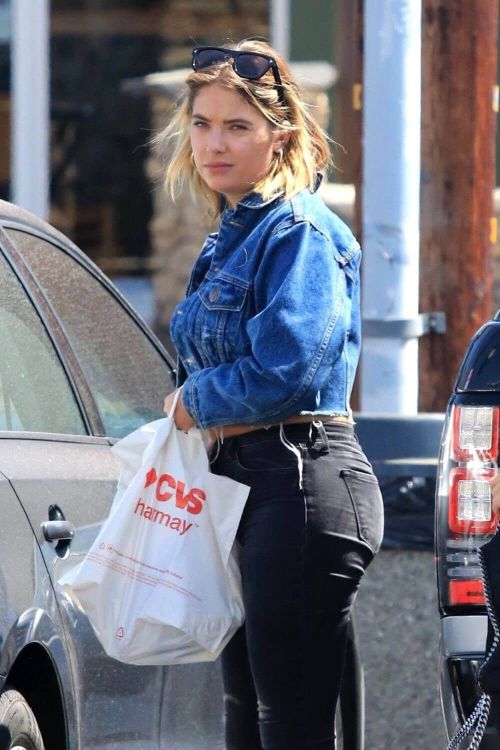 Ashley Benson Heading to a Nail Salon in Studio City Photos 2