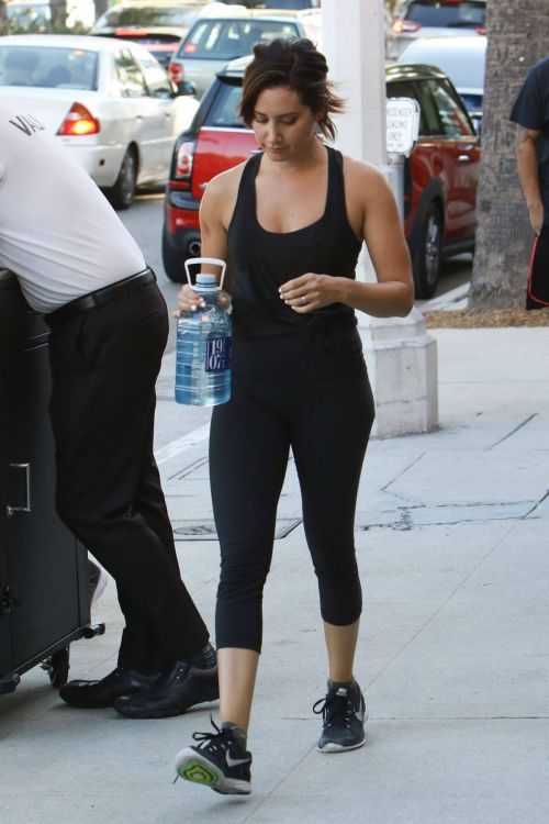 Ashley Tisdale and Christopher French Heading to a Gym in Studio City Photos 2