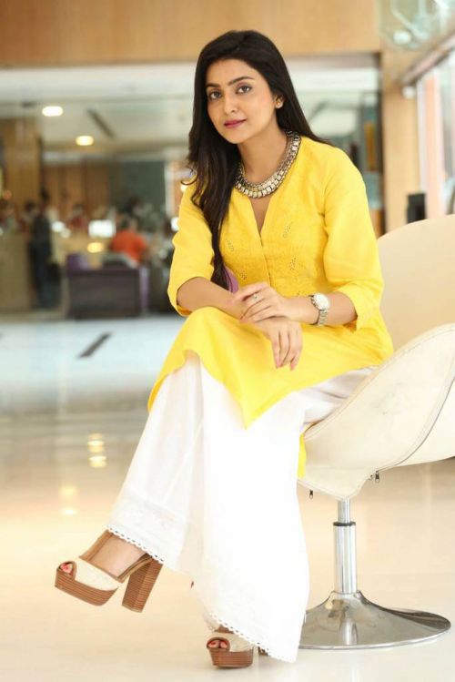 Avantika Photoshoot in Yellow Dress Images 3