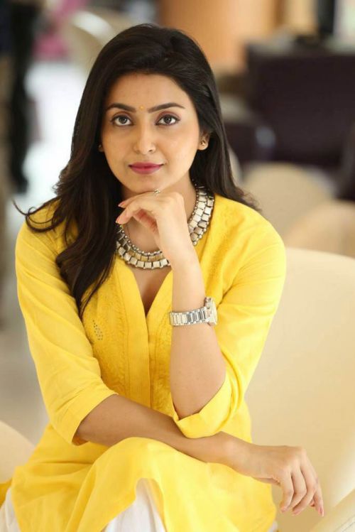 Avantika Photoshoot in Yellow Dress Images 10