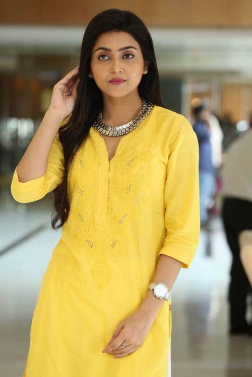 Avantika Photoshoot in Yellow Dress Images 12