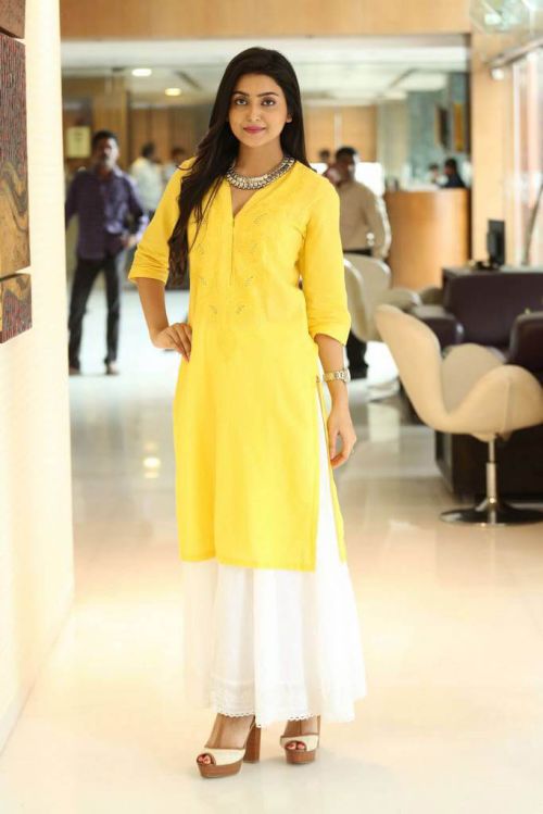 Avantika Photoshoot in Yellow Dress Images 13