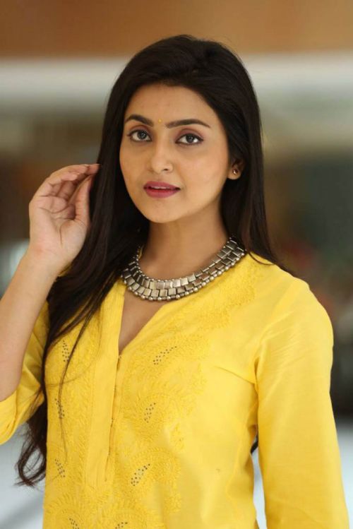 Avantika Photoshoot in Yellow Dress Images 20