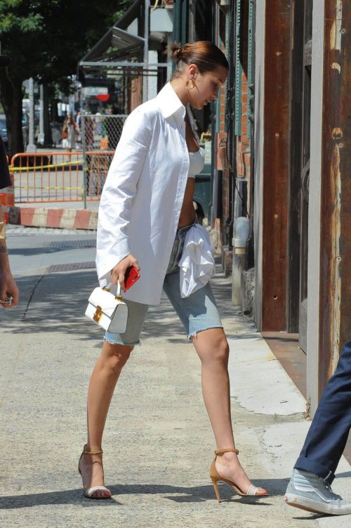 Bella Hadid Photos Out For Lunch in New York 2