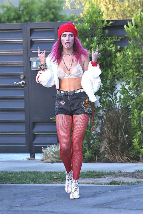 Bella Thorne Stills Out and About in Los Angeles Images 4