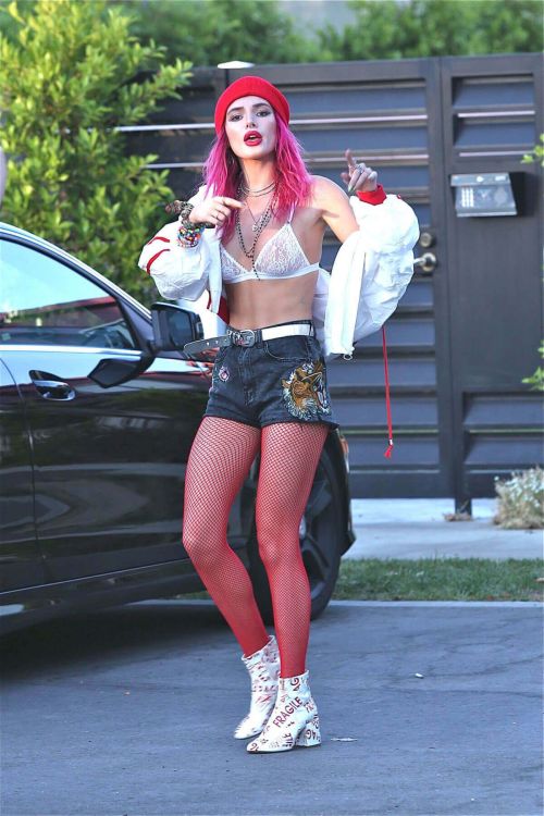Bella Thorne Stills Out and About in Los Angeles Images 12