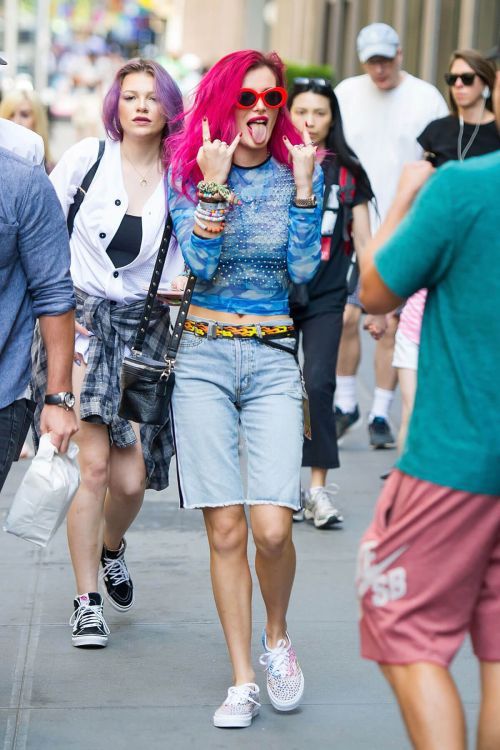 Bella Thorne Stills Out and About in New York 4
