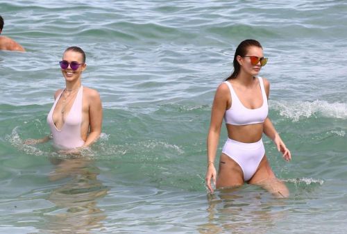 Bianca Elouise in Swimsuit at a Beach in Miami Photos 3