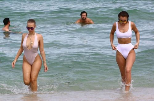 Bianca Elouise in Swimsuit at a Beach in Miami Photos 13