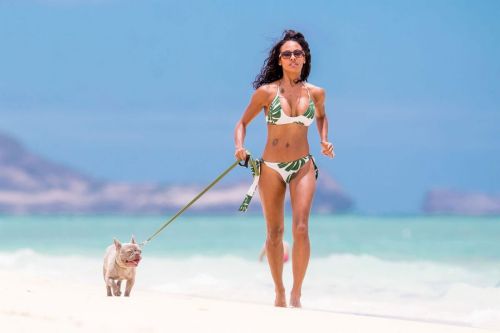 Candace Smith in Bikini at a Beach in Lanikai Photos 15