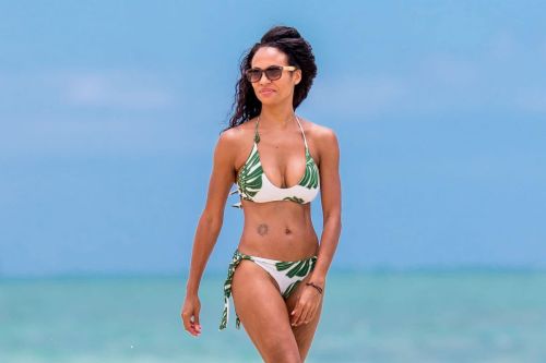 Candace Smith in Bikini at a Beach in Lanikai Photos 18