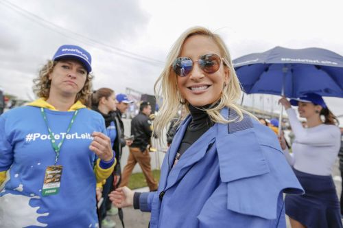 Claudia Leitte Stills at The Stock Car in Curitiba, Brazil 1