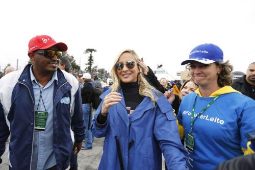 Claudia Leitte Stills at The Stock Car in Curitiba, Brazil 4