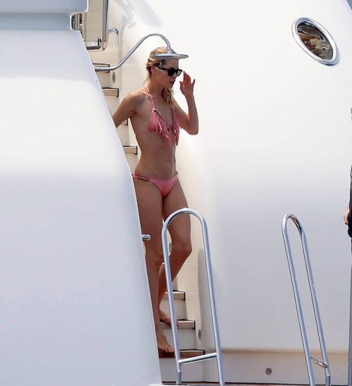 Doutzen Kroes in Bikini on a Yacht in France Photos 4