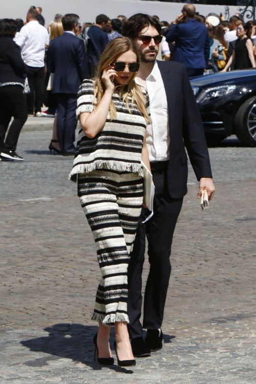 Elizabeth Olsen Stills Looking for a Cab in Paris 2