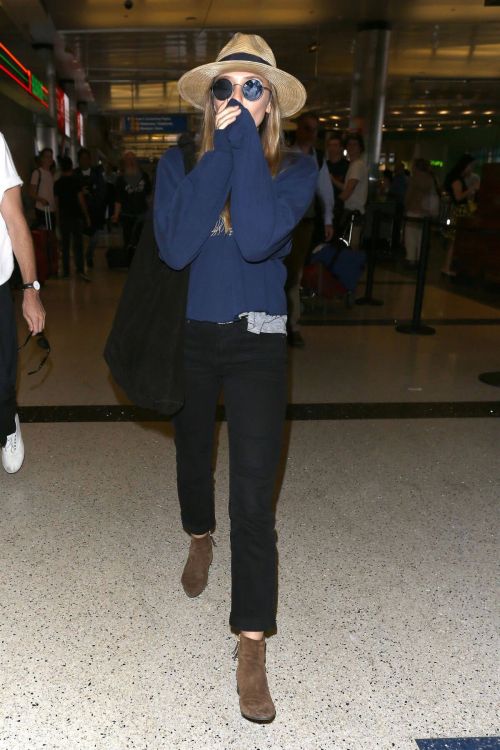 Elizabeth Olsen Stills at Los Angeles International Airport 2