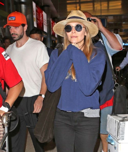 Elizabeth Olsen Stills at Los Angeles International Airport 3