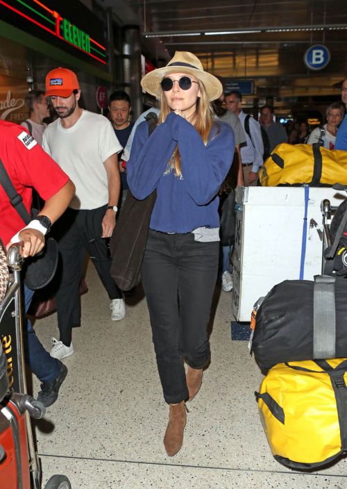 Elizabeth Olsen Stills at Los Angeles International Airport 4