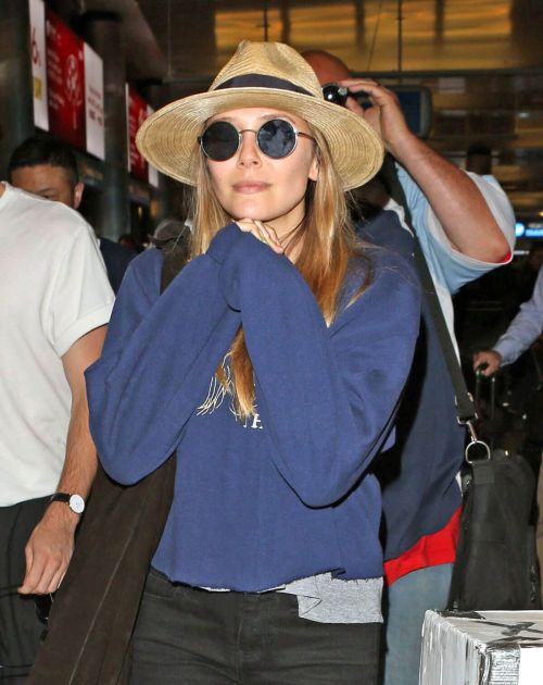 Elizabeth Olsen Stills at Los Angeles International Airport 5